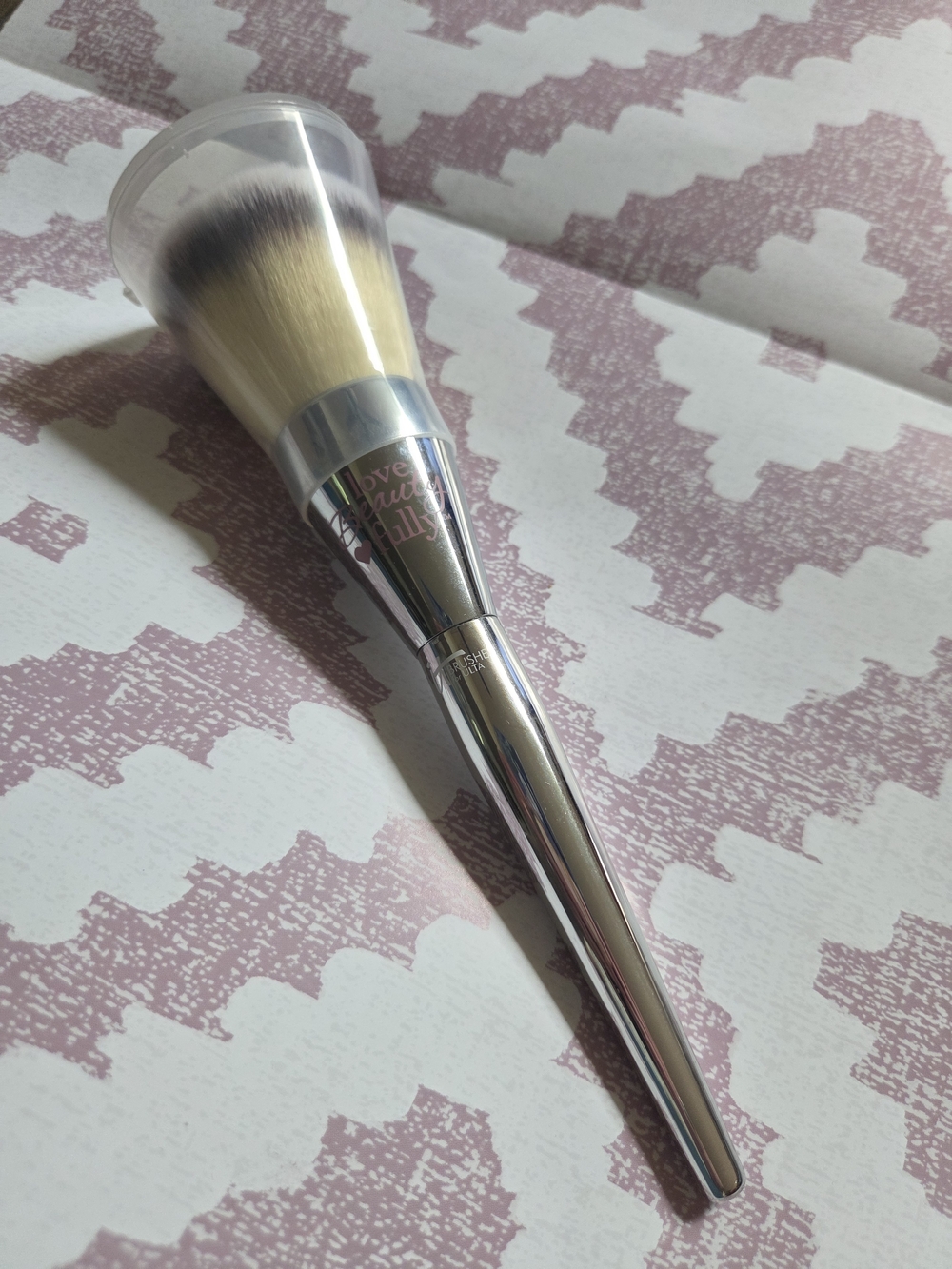 it cosmetics For ULTA Silver Metallic Kabuki Foundation Brush